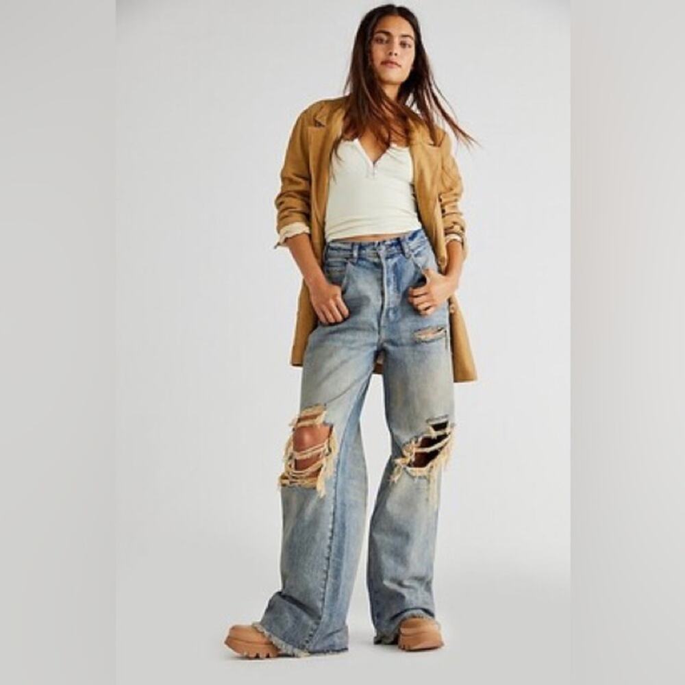 FREE PEOPLE Womens Extreme Wide Leg Light Wash Distressed Denim Jeans Size 25 - Picture 10 of 12
